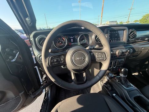 Used 2023 Jeep Wrangler Unlimited Sport AWD/4WD image 16