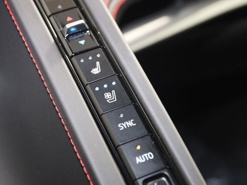 Used 2021 Chevrolet Corvette Stingray Premium Cpe w/ Z51 Performance Package RWD image 9