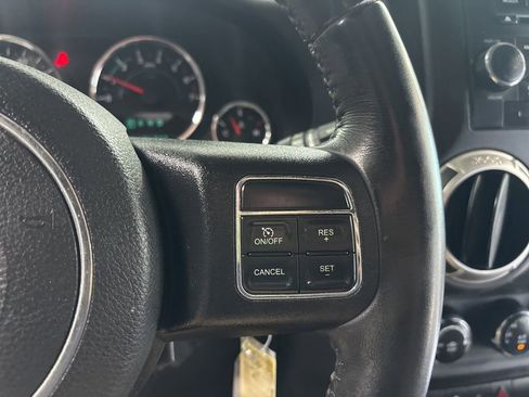 Used 2017 Jeep Wrangler Unlimited Sahara w/ Connectivity Group AWD/4WD image 16
