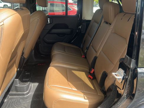 Used 2021 Jeep Wrangler Unlimited Sahara AWD/4WD image 9