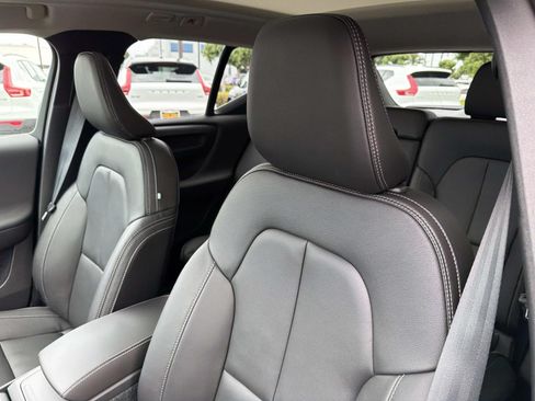New 2026 Volvo XC40 B5 Core w/ Climate Package AWD/4WD image 15