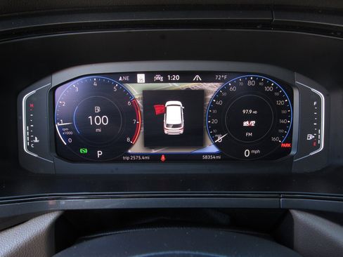 Used 2022 Volkswagen Taos SEL image 26