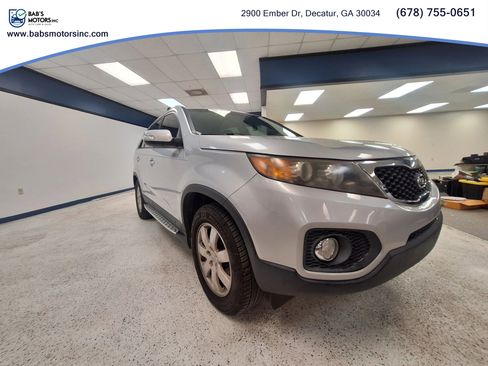 Used 2012 Kia Sorento LX w/ Convenience Pkg FWD image 2