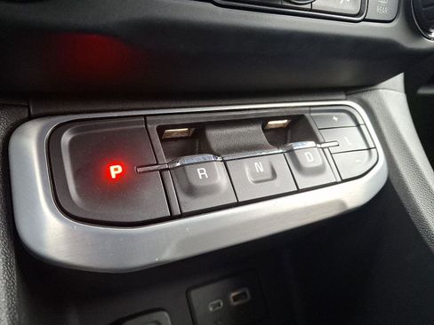 Used 2021 GMC Acadia SLE w/ Driver Convenience Package image 14