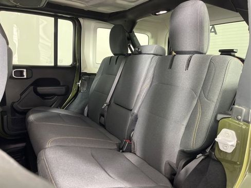 Used 2024 Jeep Wrangler Unlimited image 15