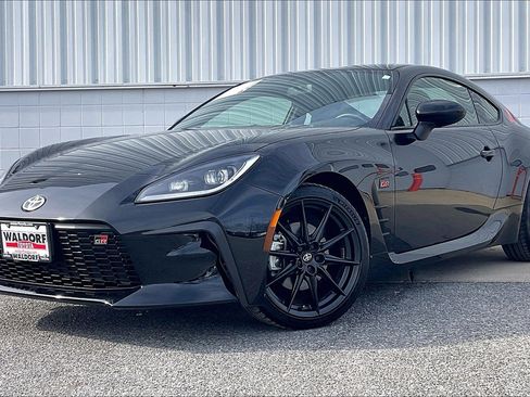 Used 2023 Toyota GR86 Premium w/ ALL Weather Mat Package (TMS) image 2