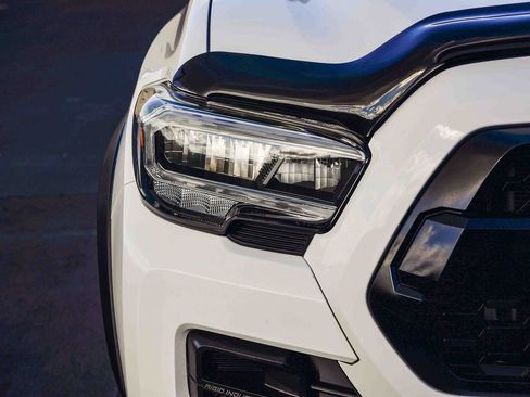 Used 2022 Toyota Tacoma TRD Off-Road image 12