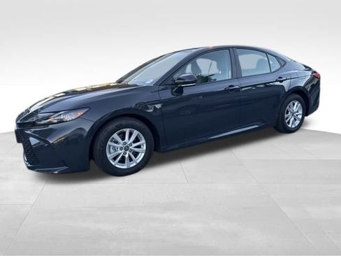 Used 2025 Toyota Camry LE image 1