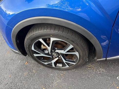 Used 2019 Toyota C-HR Limited FWD image 15