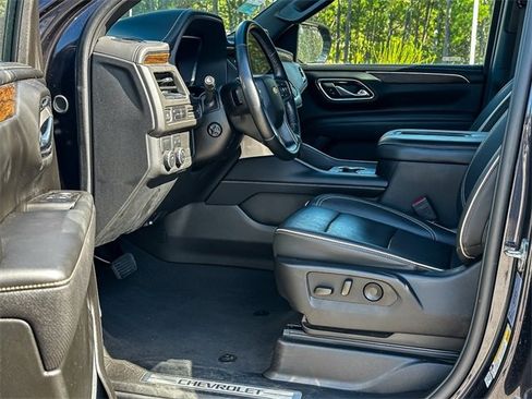 Used 2024 Chevrolet Suburban Premier image 10