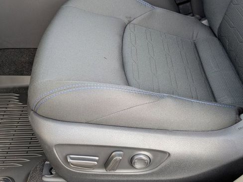 New 2025 Toyota RAV4 SE image 4