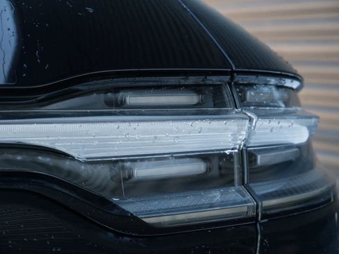 Certified 2024 Porsche Macan image 8