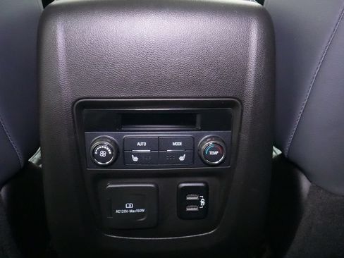Used 2018 Buick Enclave Premium w/ Experience Buick Package FWD image 25