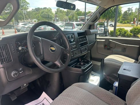 Used 2016 Chevrolet Express 2500 RWD image 9