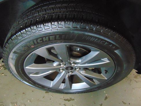 Used 2023 Ford Explorer XLT w/ Equipment Group 202A AWD/4WD image 6