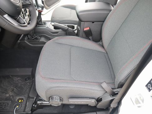 New 2025 Jeep Wrangler Unlimited Rubicon image 10