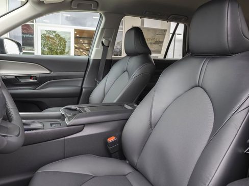 New 2026 Toyota Grand Highlander XLE image 8