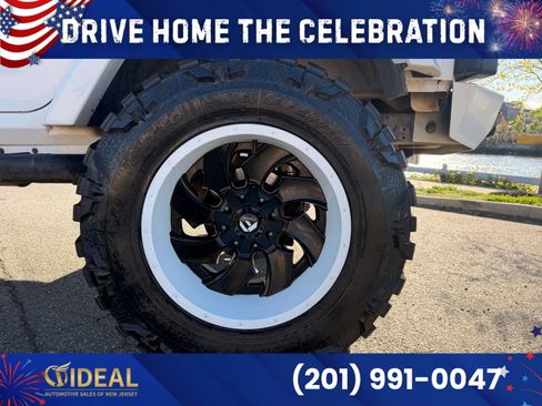 Used 2016 Jeep Wrangler Unlimited Sahara w/ Connectivity Group AWD/4WD image 13