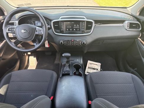 Used 2020 Kia Sorento LX AWD/4WD image 19