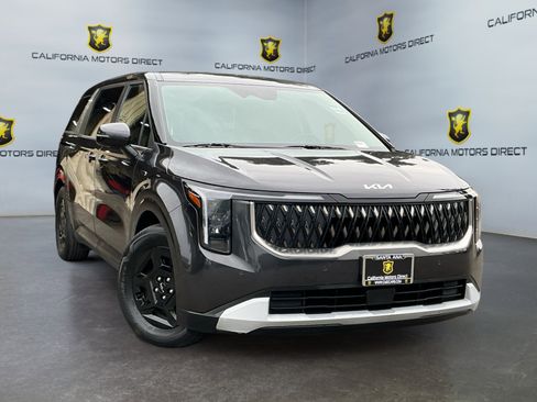 Used 2025 Kia Carnival LX image 3