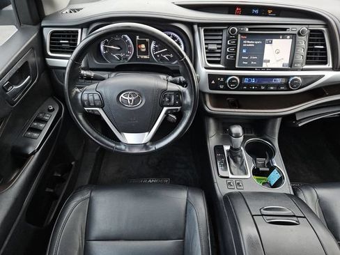 Used 2018 Toyota Highlander XLE FWD image 5