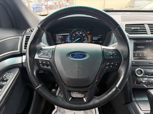 Used 2016 Ford Explorer XLT w/ Equipment Group 202A AWD/4WD image 15