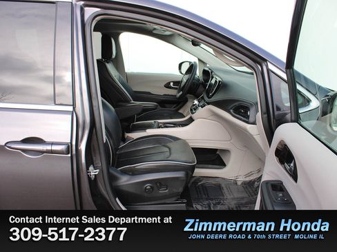 Used 2023 Chrysler Pacifica Limited image 22