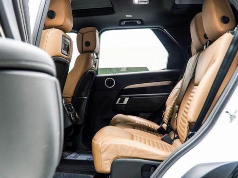 Used 2024 Land Rover Discovery Dynamic SE image 38