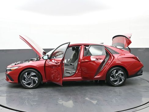 Certified 2025 Hyundai Elantra Sport image 47