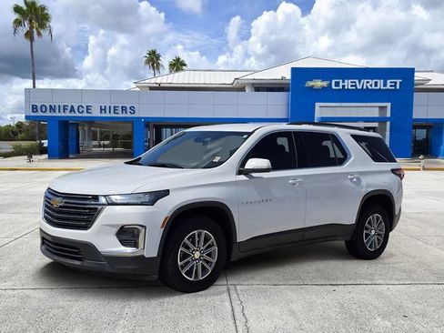 Used 2023 Chevrolet Traverse LT FWD image 2