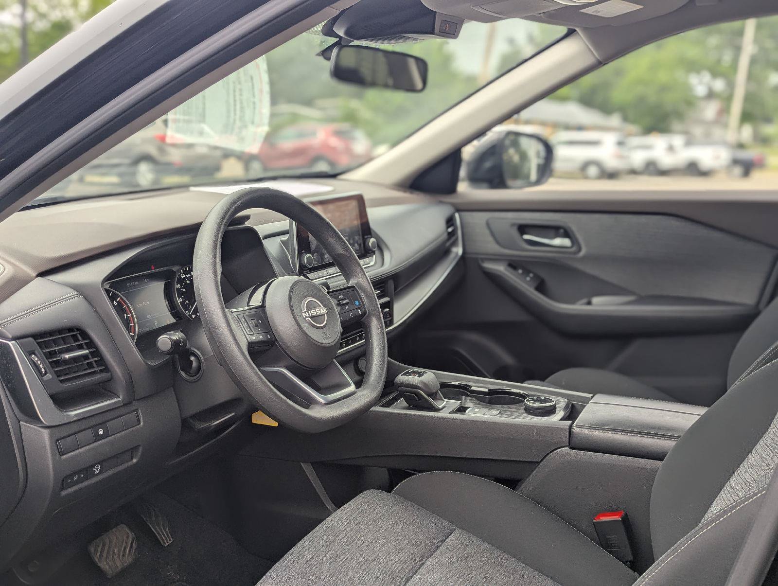 Used 2023 Nissan Rogue SV AWD/4WD image 3