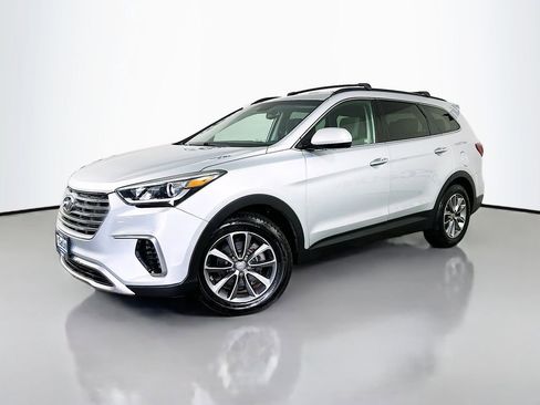 Used 2017 Hyundai Santa Fe SE image 3