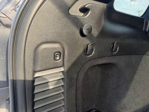Used 2019 Jeep Grand Cherokee Altitude AWD/4WD image 17