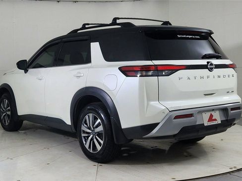 Used 2024 Nissan Pathfinder SL w/ Lighting Package (N92) image 5