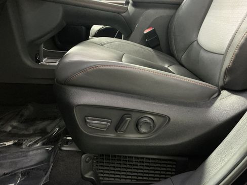 Used 2024 Toyota Sienna XSE w/ XSE Plus Package AWD/4WD image 15
