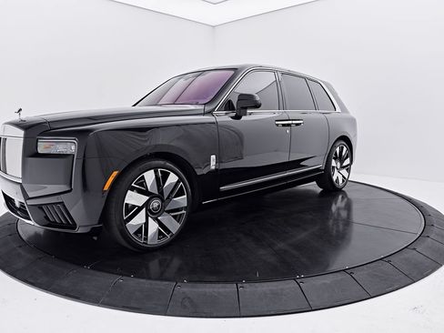 Used 2025 Rolls-Royce Cullinan AWD/4WD image 16