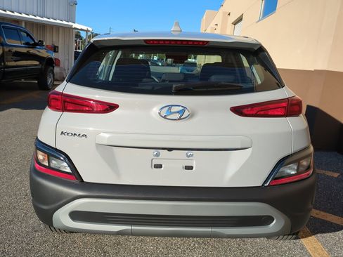 Certified 2022 Hyundai Kona SE image 5