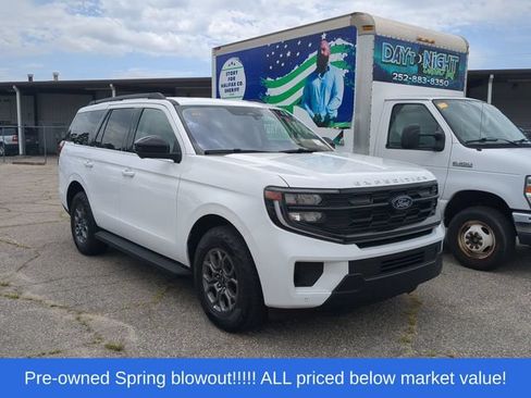 Used 2025 Ford Expedition Active RWD image 6