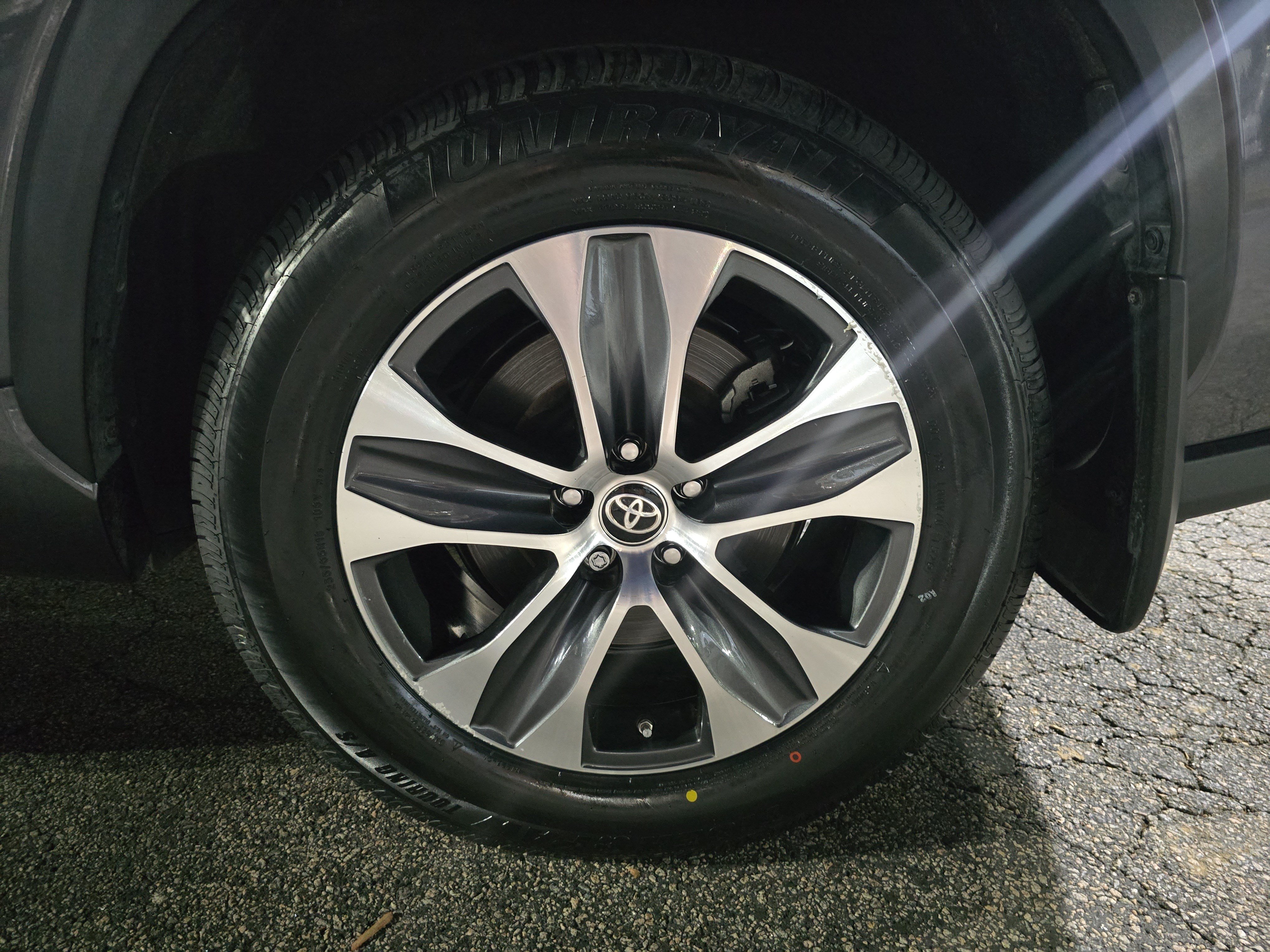 Used 2023 Toyota Highlander XLE FWD image 34