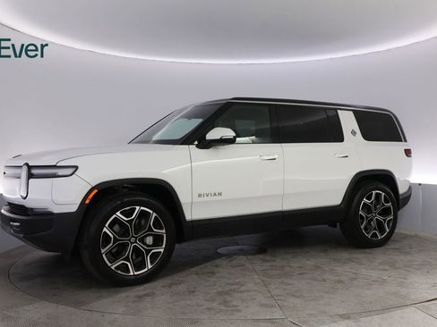 Used 2025 Rivian R1S Adventure AWD/4WD image 18