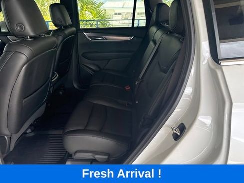 Used 2024 Cadillac XT6 Luxury w/ LPO, Floor Liner Package FWD image 3