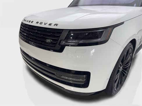 Used 2023 Land Rover Range Rover SE image 16