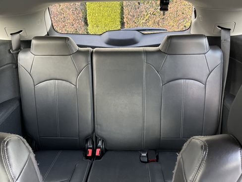 Used 2017 Chevrolet Traverse LT image 24