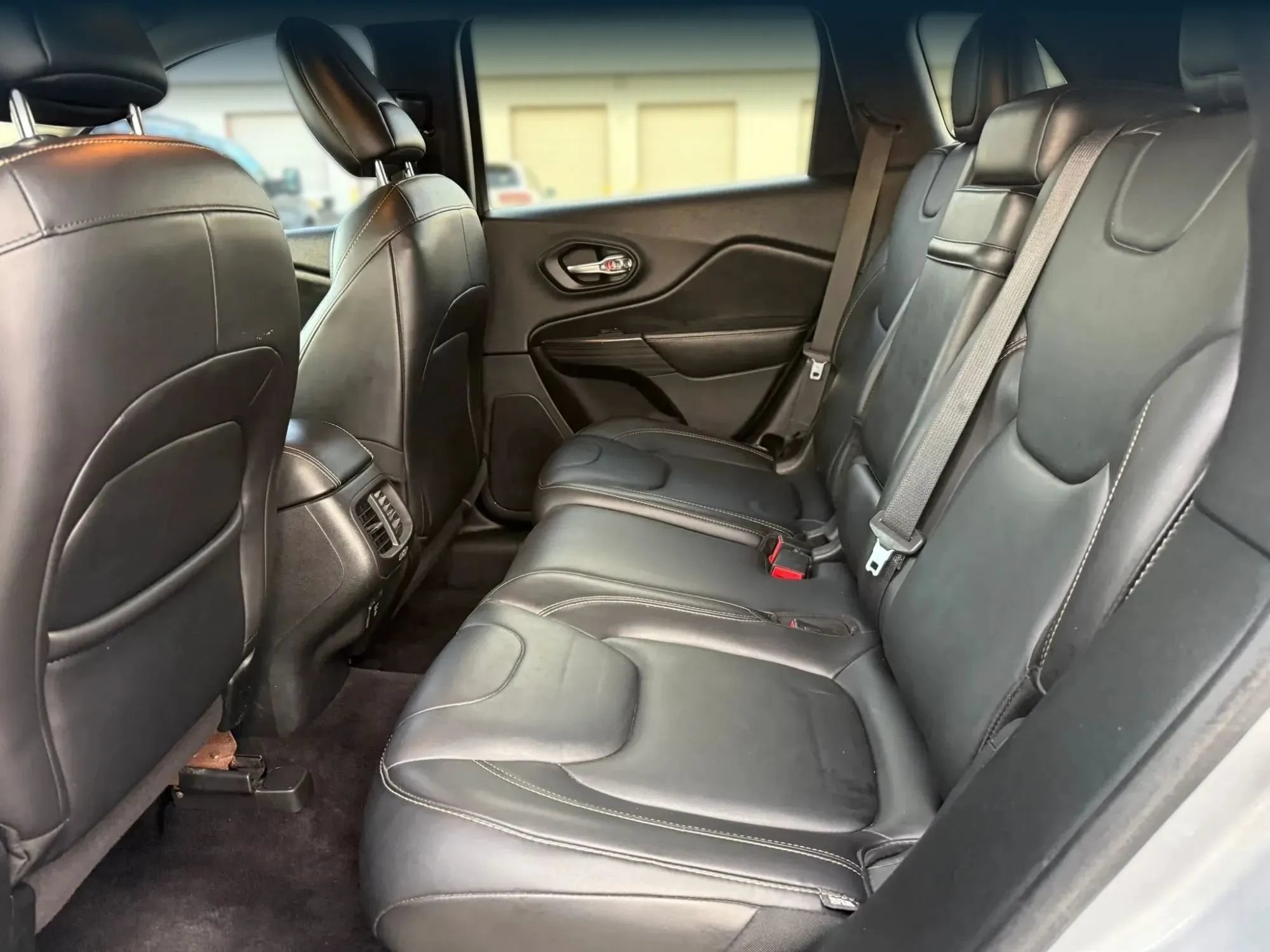 Used 2017 Jeep Cherokee Limited FWD image 21