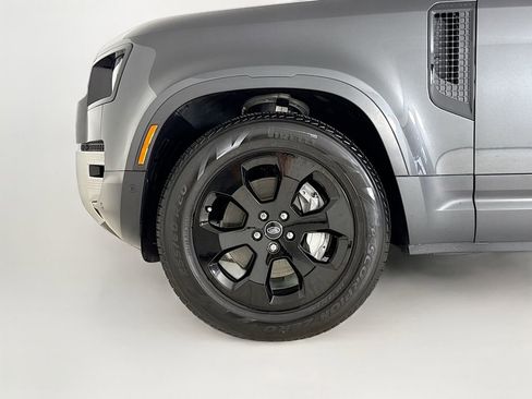 Used 2025 Land Rover Defender 130 S image 27
