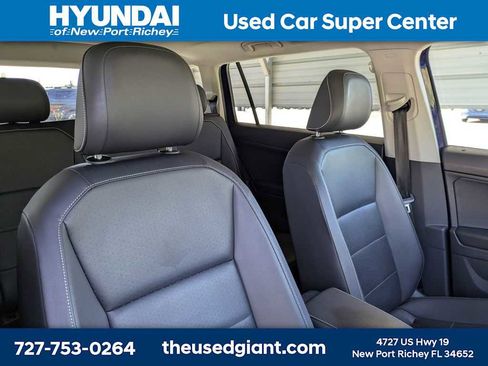 Used 2021 Volkswagen Tiguan SE w/ Panoramic Sunroof Package image 6
