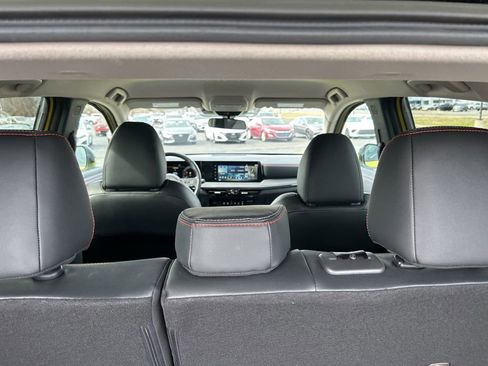 Used 2025 Nissan Kicks SR image 16