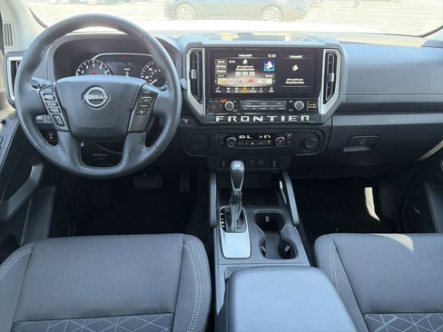 Certified 2025 Nissan Frontier SV w/ SV Convenience Package RWD image 32