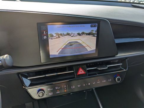 Certified 2025 Kia Niro LX image 25