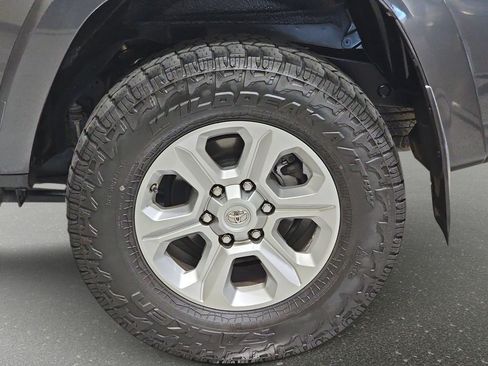 Used 2016 Toyota 4Runner SR5 AWD/4WD image 34